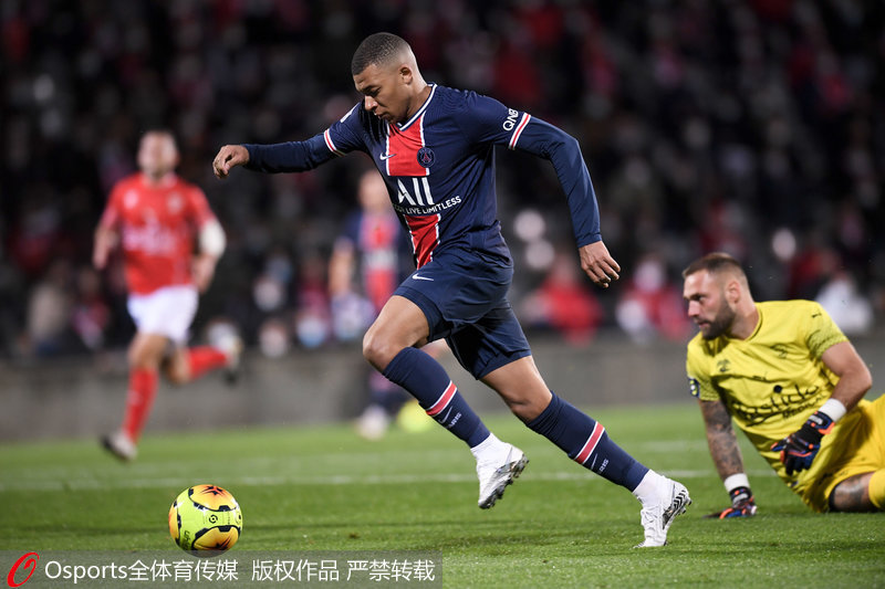  姆巴佩梅开二度助球队取胜，法甲射手榜强势登顶  