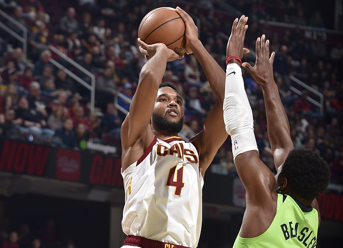  爱德华兹末节爆发拯救森林狼，唐斯两双难阻活塞爆冷