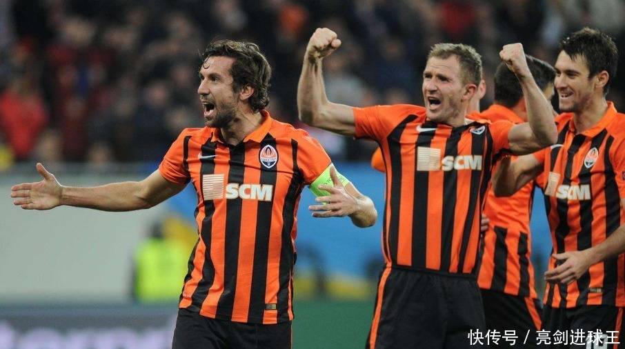  AC米兰德比战告捷，吉鲁头槌定乾坤展锋芒